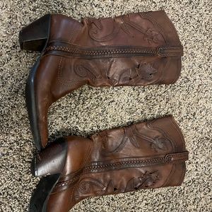 VINTAGE COWGIRL BOOTS